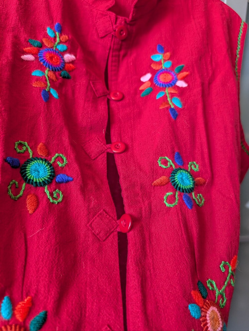 Lovely Red Embroidered Sleeveless Tank Top - Picture 2 of 11